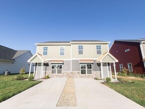 Building Photo - 8246 S Prestwick Dr Building Photo - 8246 S Prestwick Dr