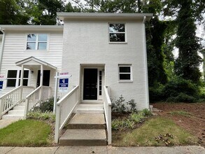 Building Photo - 212 N Peartree Ln