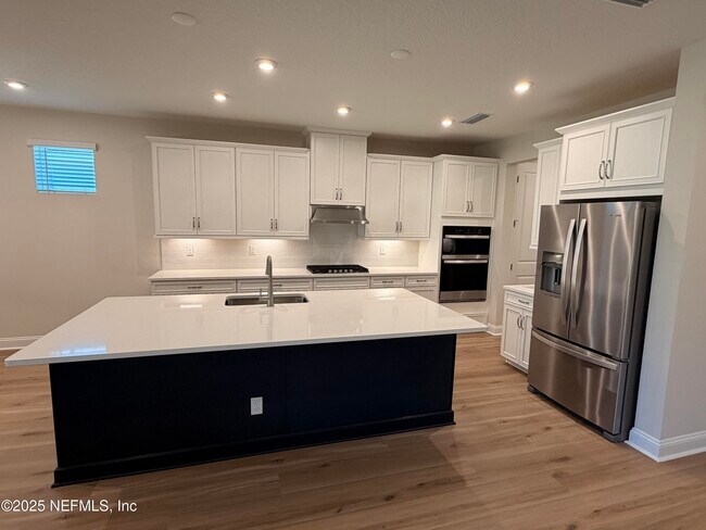 Foto del edificio - 381 Pelton Pl