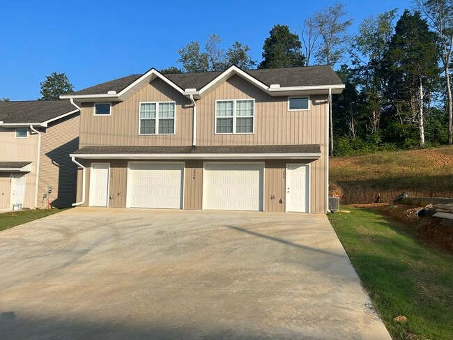Building Photo - 239 Keswick Dr