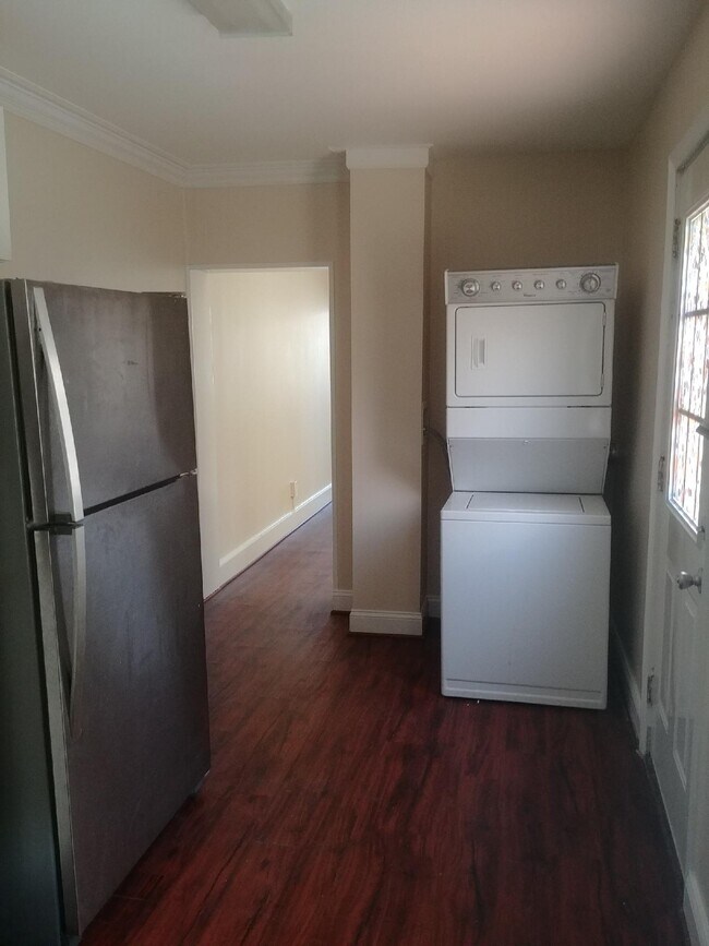 Foto del edificio - 110 E South St