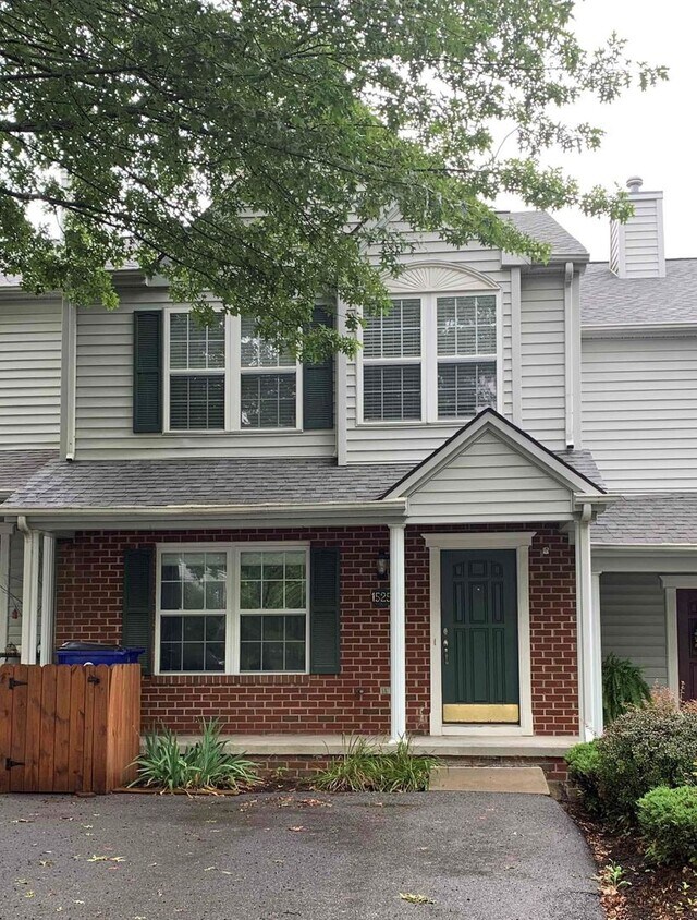 Foto principal - 3 Bedroom 3.5 Bath Townhouse