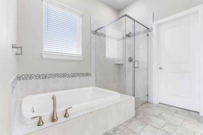 Building Photo - 2802 Northwood Pines Ln