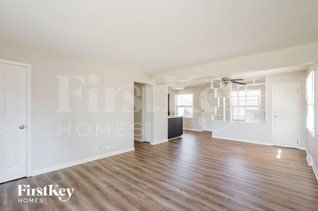 Foto del edificio - 340 E Myrick Ave