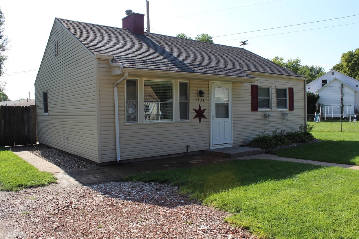 1934 Pine St, Fremont, NE 68025 House Rental in Fremont, NE