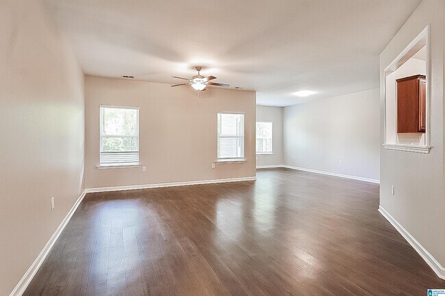 Building Photo - 1076 Pilgrim Ln