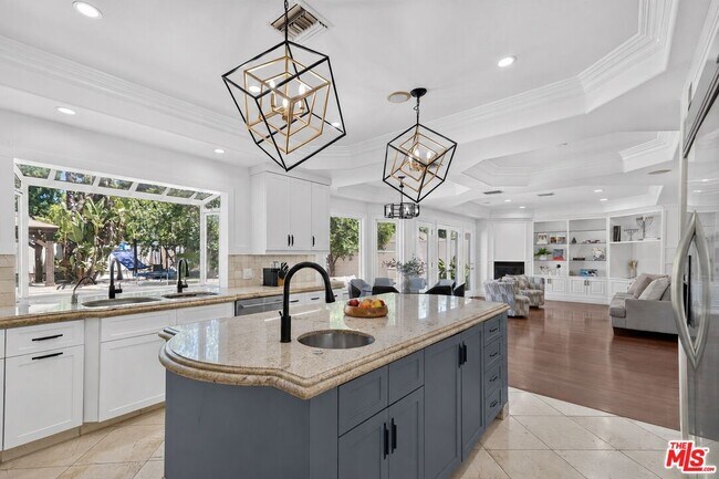 Foto del edificio - 5230 Teesdale Ave