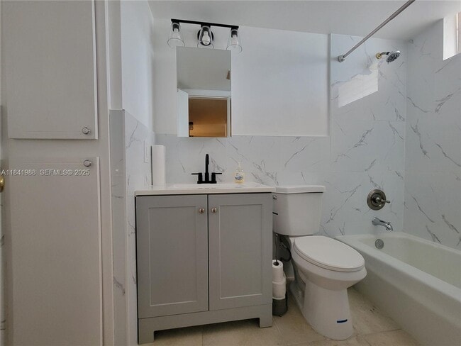 Building Photo - 2903 Point E Dr