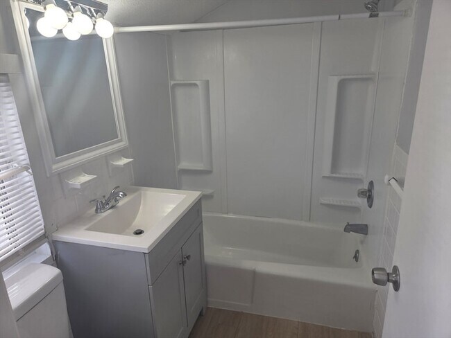 Building Photo - 0 Town House Ct