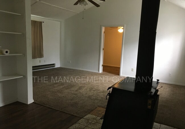Building Photo - 220 Monroe St W