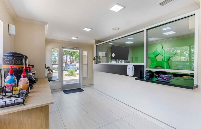 Building Photo - Furnished Studio-Arlington
