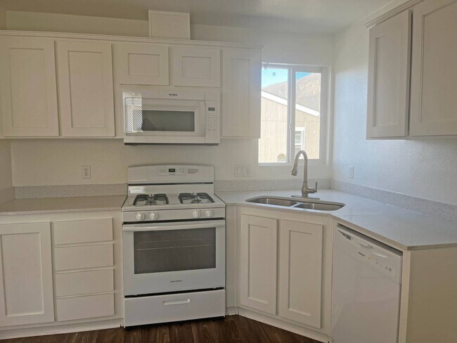 Foto del edificio - 21100 State St