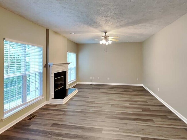 Foto del edificio - 6975 Calderwood Dr