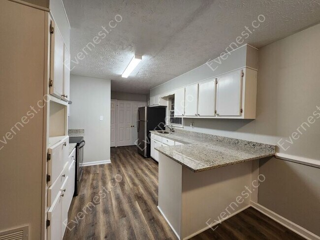 Building Photo - 624 Cannon Dr