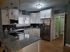 Building Photo - 1039 Clay Ave