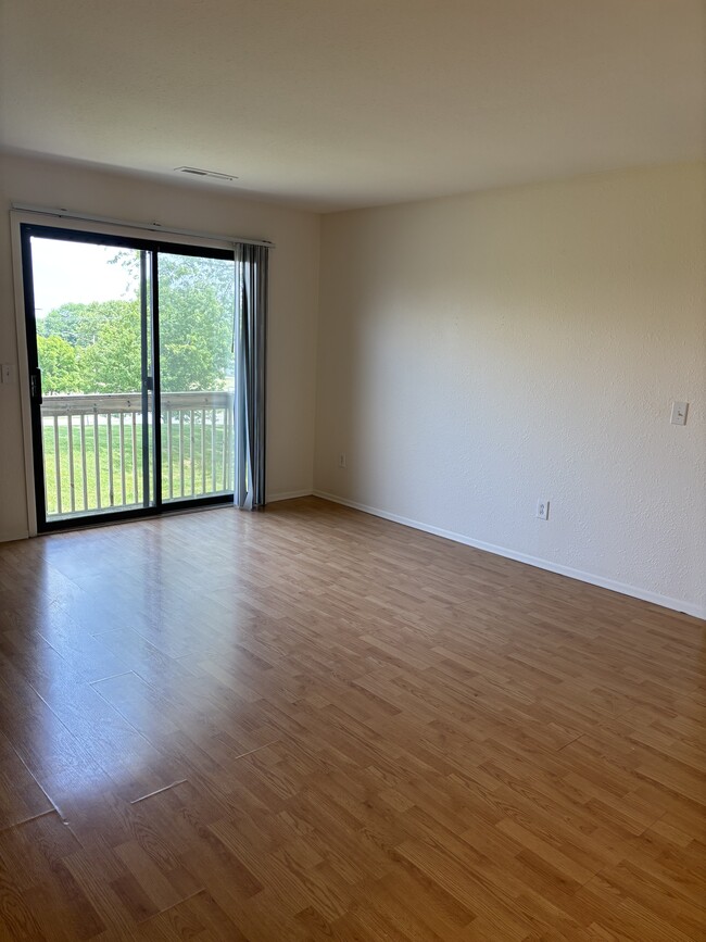 Building Photo - Knob Pines Apartments