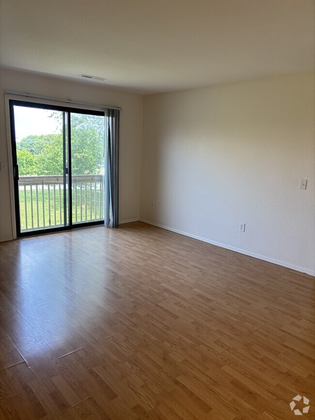 Building Photo - Knob Pines Apartments