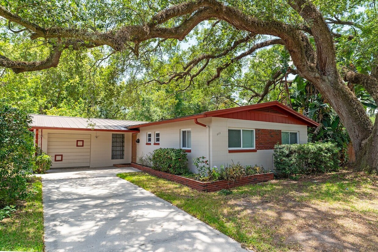 Primary Photo - Charming 3/2 Home in Colonialtown South/Do...
