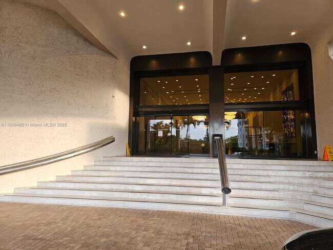 Foto del edificio - 1800 NE 114th St
