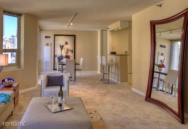 Building Photo - 760 N Rush St