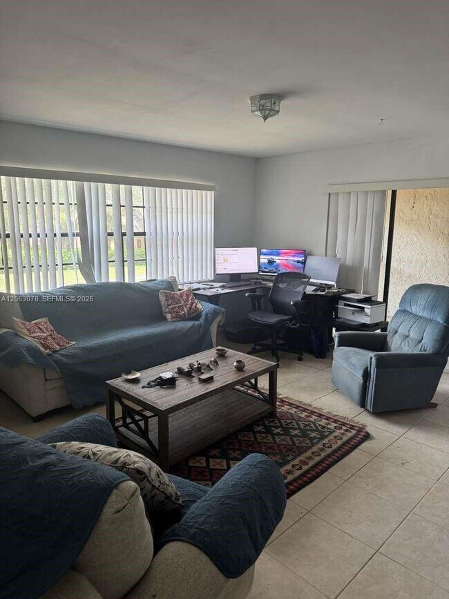 Foto del edificio - 3675 NW 94th Ave