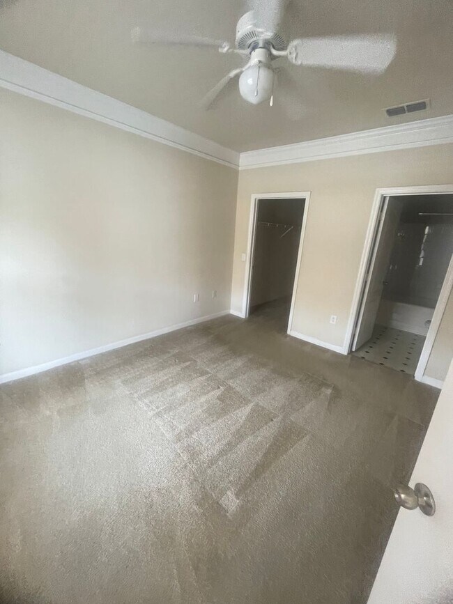 Building Photo - Beautiful condominium for Rent