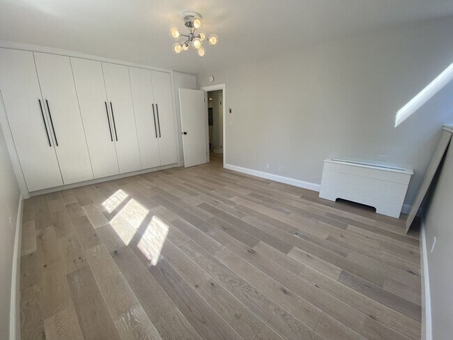 Foto del edificio - Amazing 2 bed 2 bath in Brookline