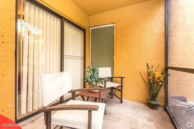 Building Photo - 1 br, 1 bath Apartment - 830 South Park Rd