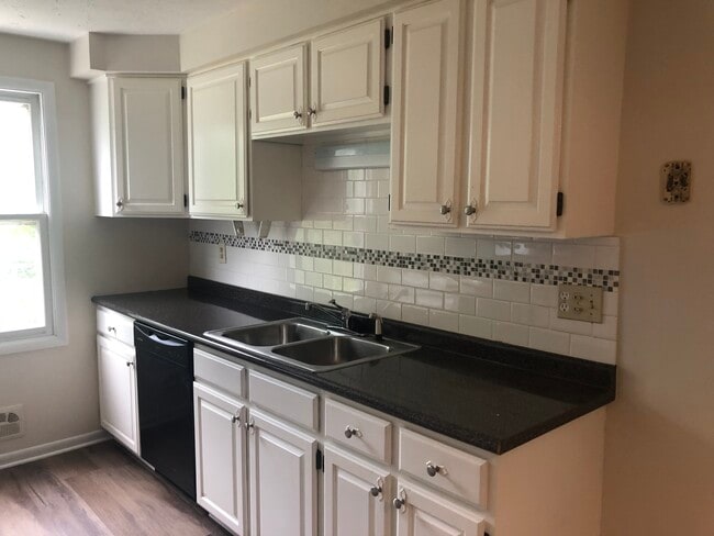kitchen - 126 Larkins Xing