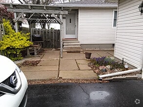 Building Photo - 4998 Elm St