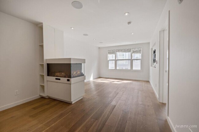 Building Photo - 56 Ringold St