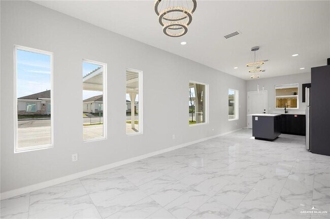 Foto del edificio - 1025 N Woodson Ave
