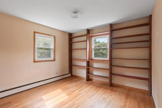 Building Photo - 231 Laurel Hill Dr