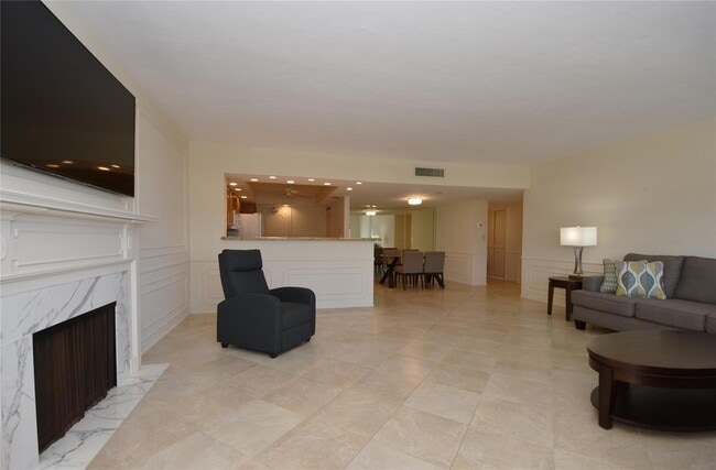 Building Photo - 3850 Galt Ocean Dr