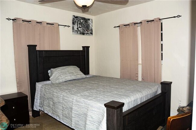 Building Photo - 3130 SW 47th Ave
