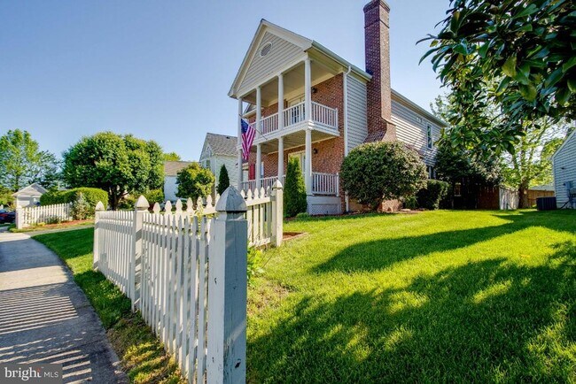 Building Photo - 6569 Forsythia St