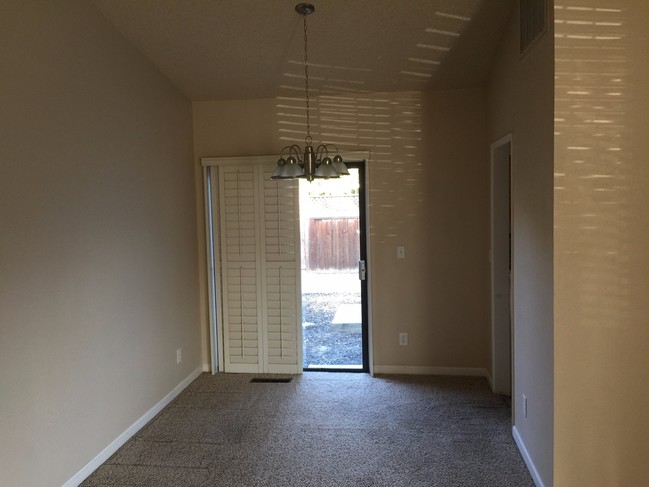 Foto del edificio - 1401 Mandarin Ct