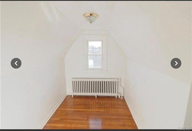 Building Photo - 861 E 231st St