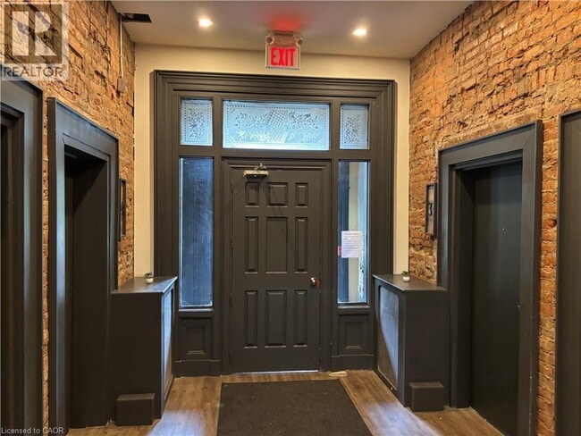 Photo du bâtiment - 123 MacNab St S