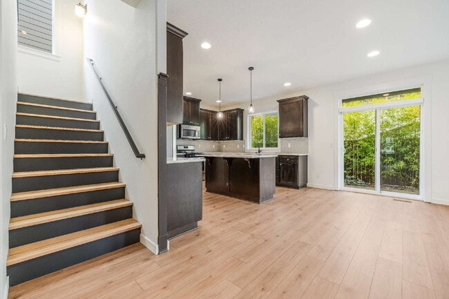 Building Photo - Beautifully Designed Home With Exceptional Space & Modern Comfort