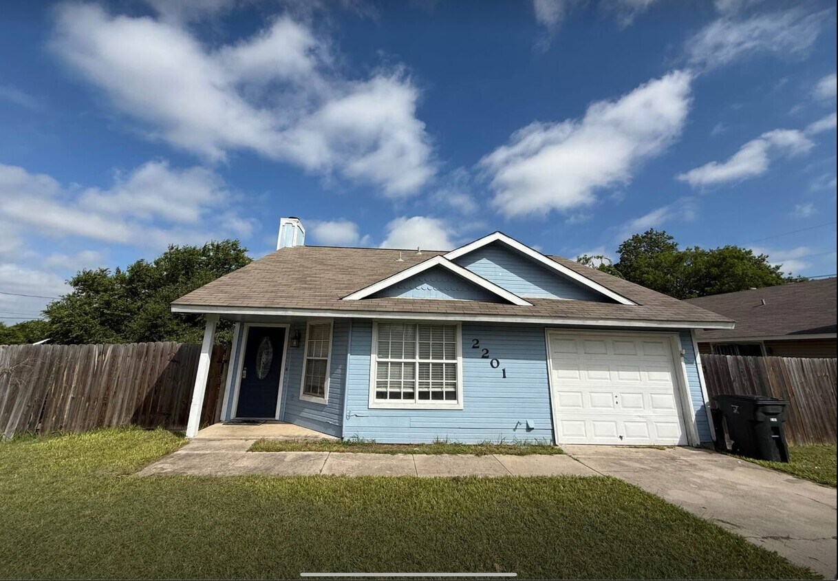 Primary Photo - 3 bedroom 1 bath Home available now