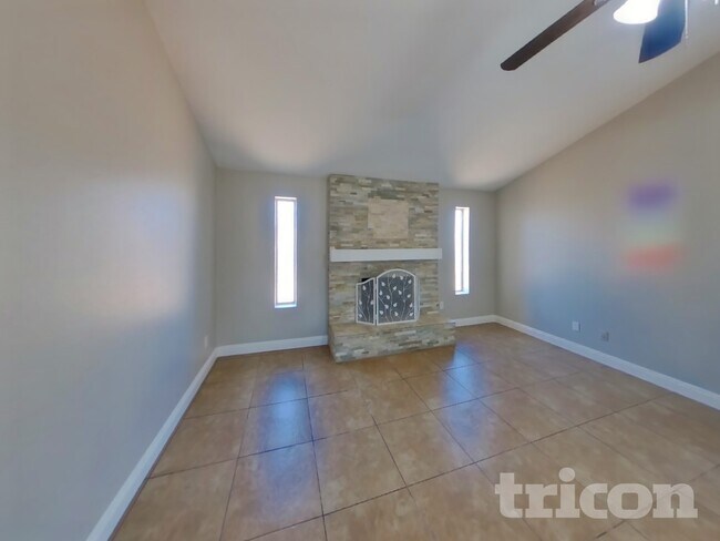 Foto del edificio - 9026 N 64th Dr