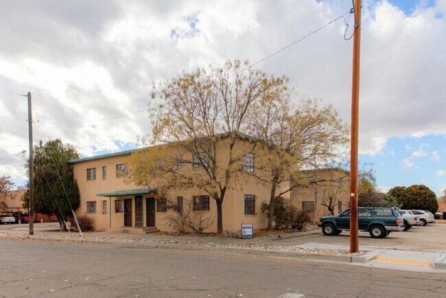 Foto del edificio - 1404 Silver Ave SW