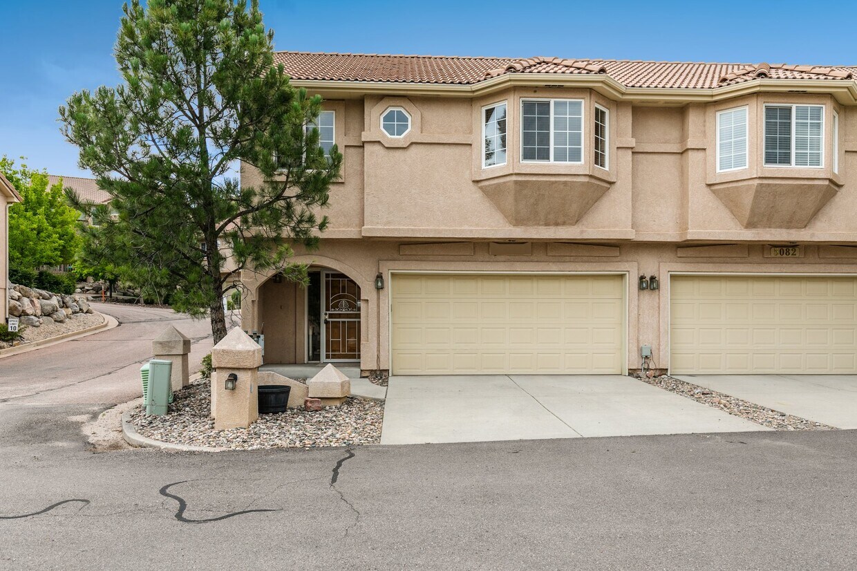 Primary Photo - 5076 Peak Villa Heights