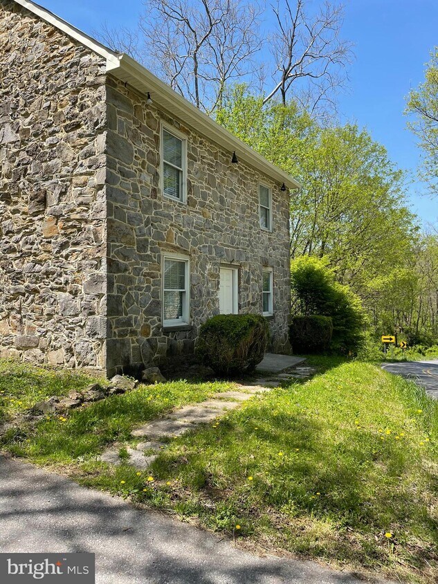 Primary Photo - 2868 Hammonds Mill Rd