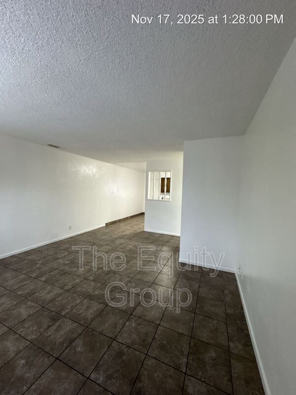 Foto del edificio - 2736 S Sallee St