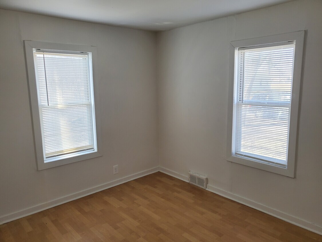 Primary Photo - 1701 168th St