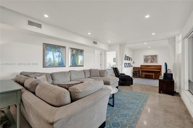 Foto del edificio - 7939 West Dr