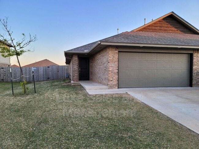 Building Photo - 8808 SW 45th St
