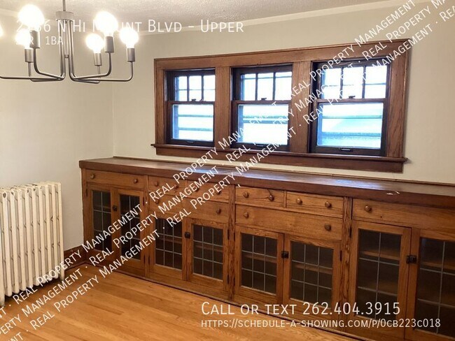 Foto del edificio - Large two bedroom upper duplex in convenie...